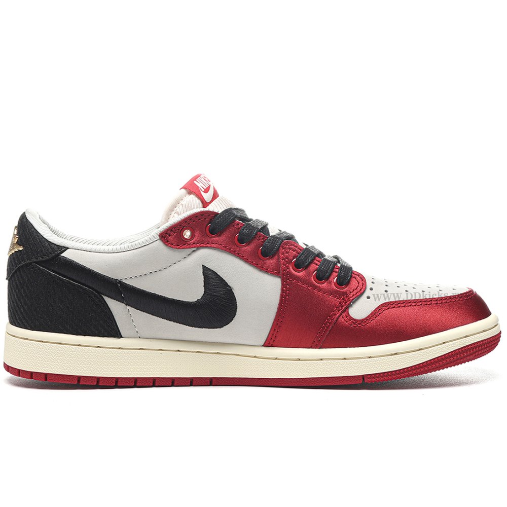 DD Jordan 1 Retro Low OG Trophy Room Away