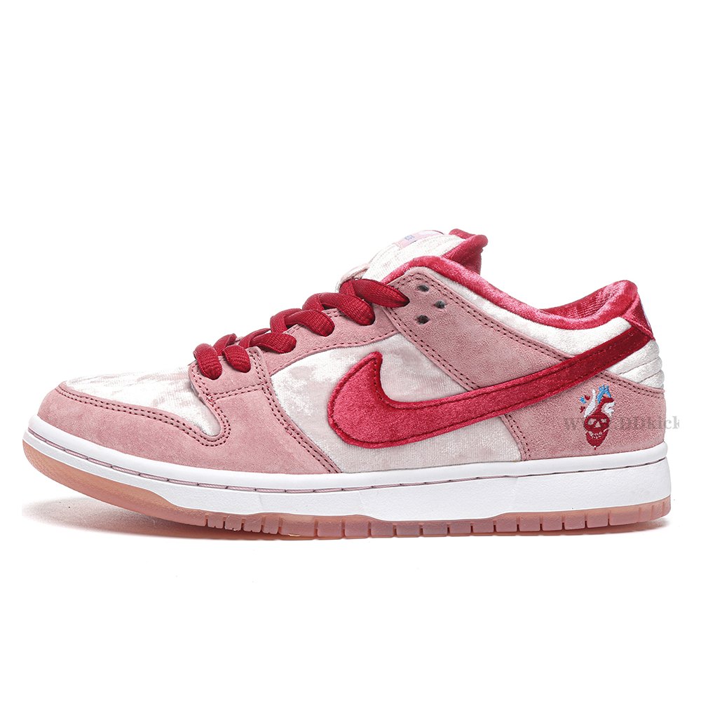 DD Nike SB Dunk Low StrangeLove Skateboards