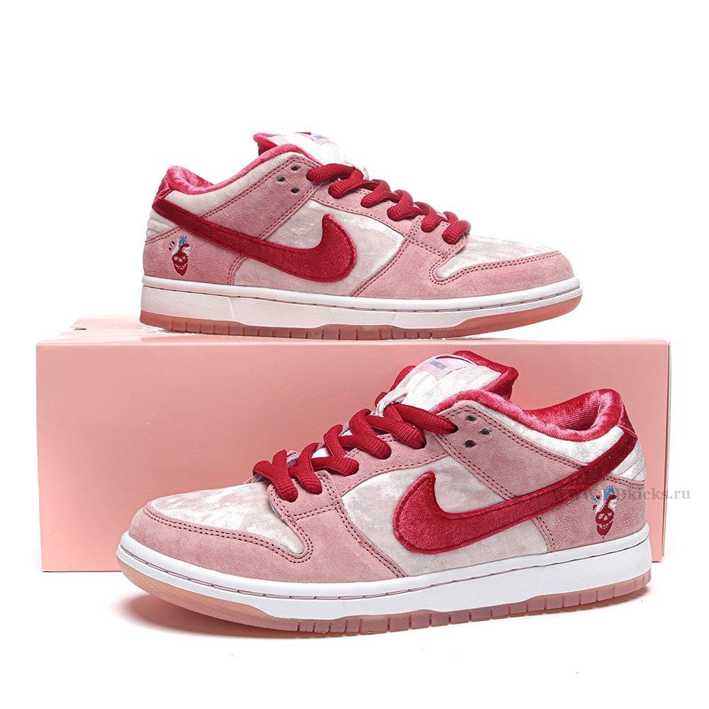DD Nike SB Dunk Low StrangeLove Skateboards