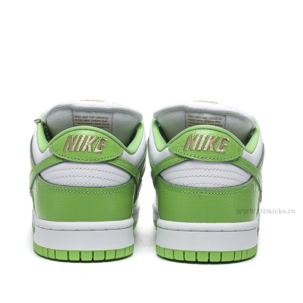 dd nike sb dunk low S*p*e stars mean green