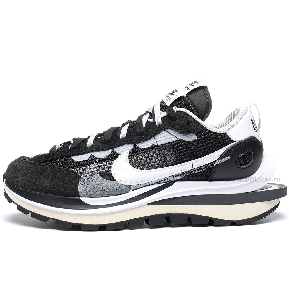 DD Nike Vaporwaffle sacai Black White
