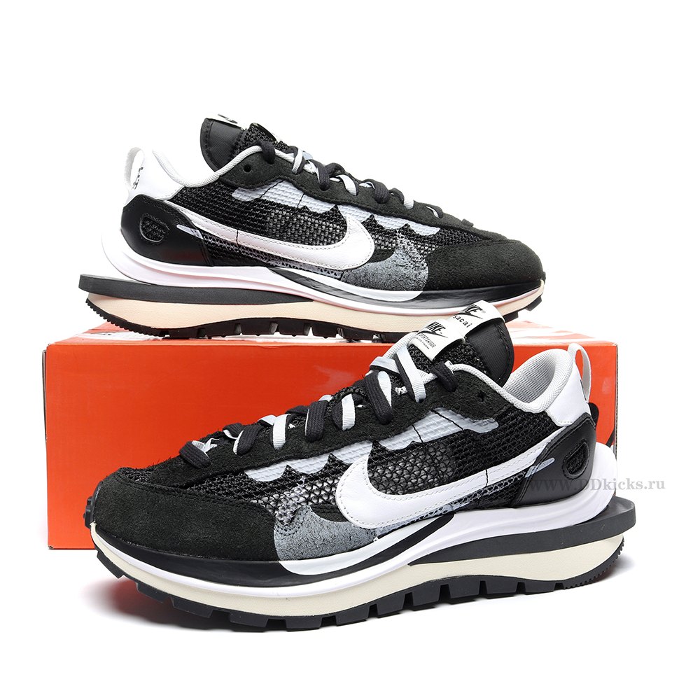 DD Nike Vaporwaffle sacai Black White