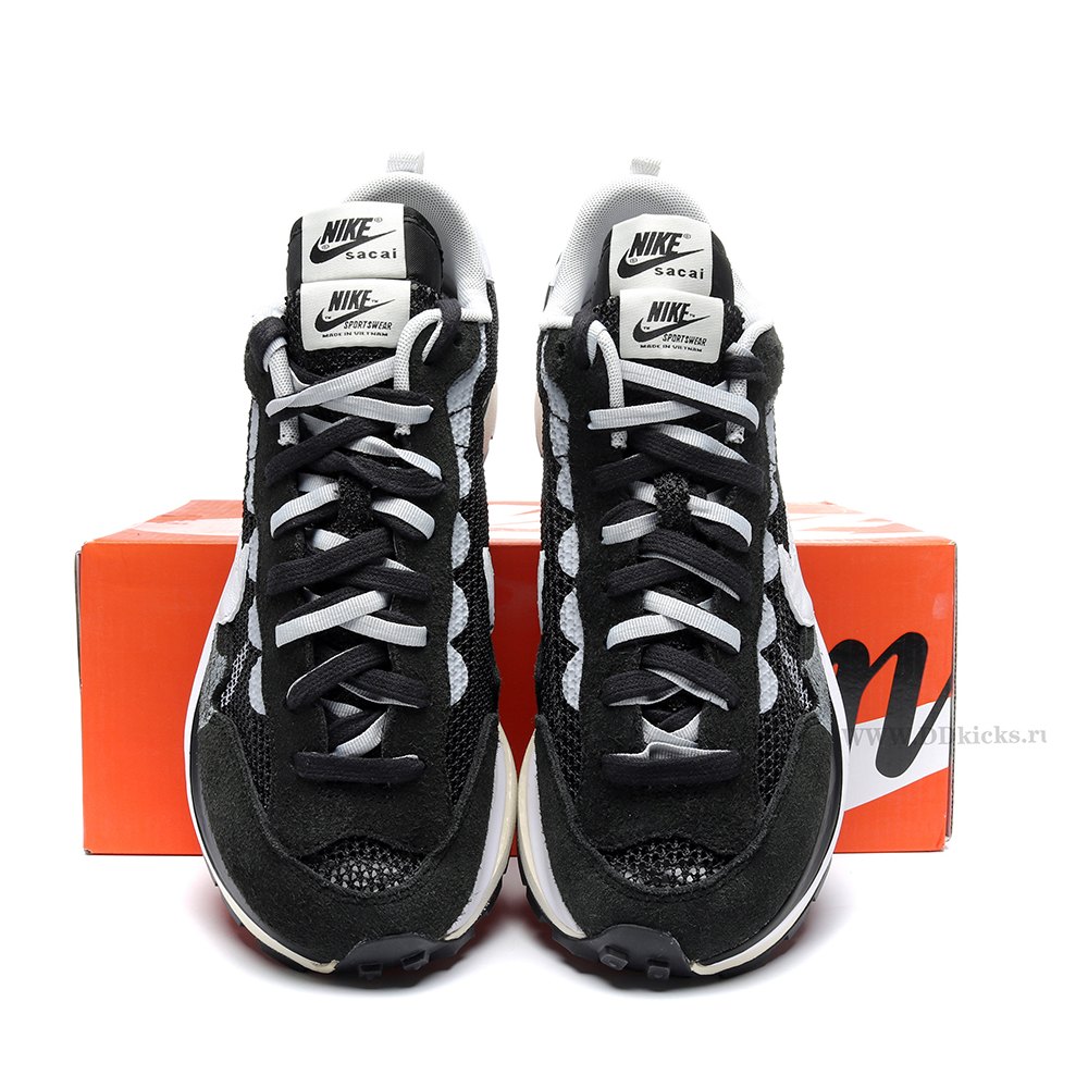 DD Nike Vaporwaffle sacai Black White
