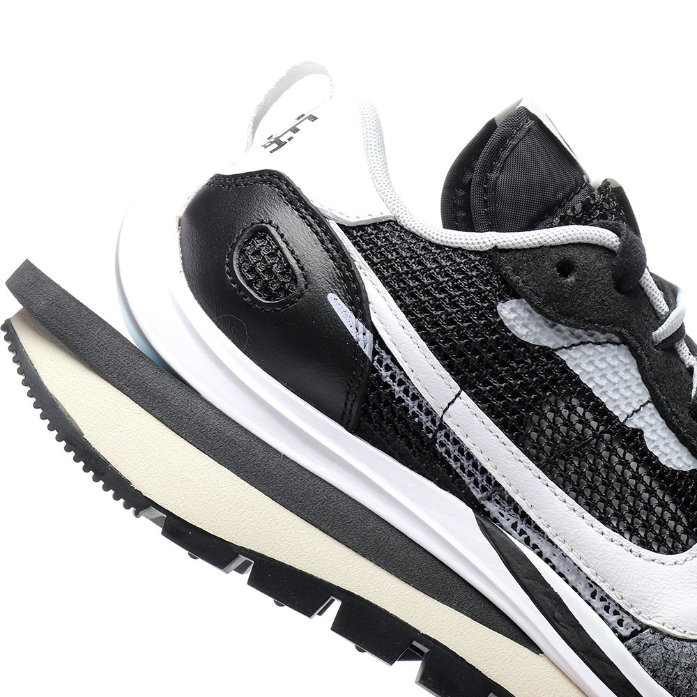 DD Nike Vaporwaffle sacai Black White
