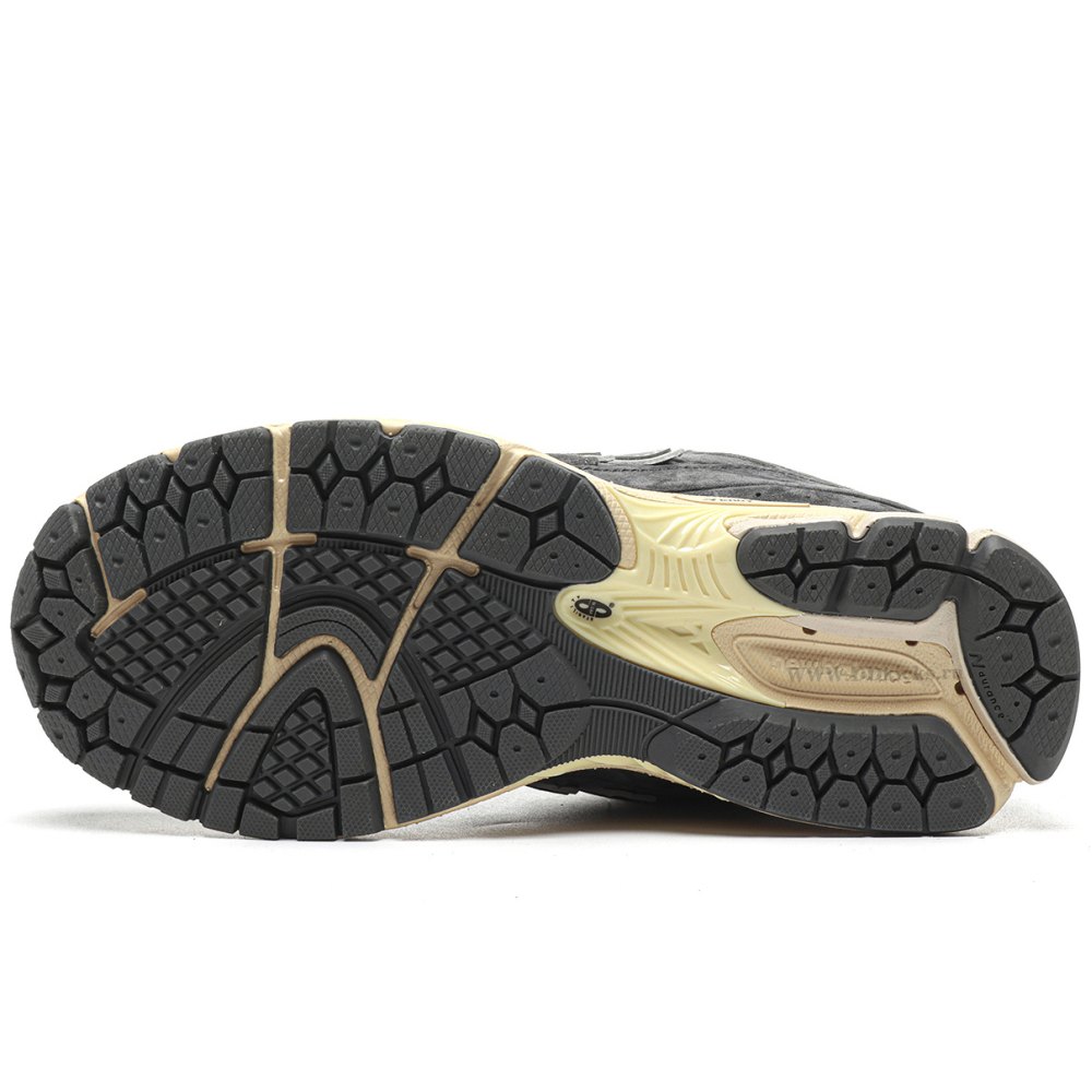 DD  New Balance 2002R Black Dark Grey