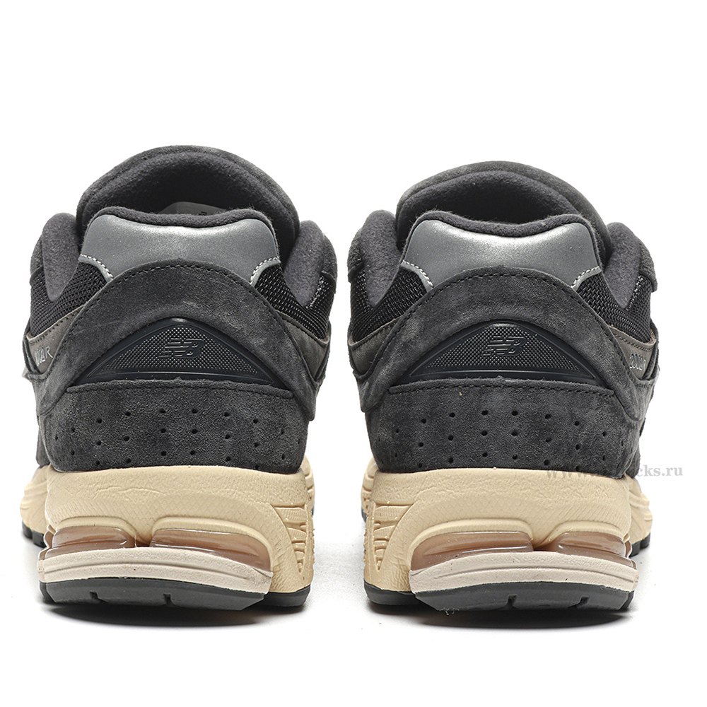DD  New Balance 2002R Black Dark Grey