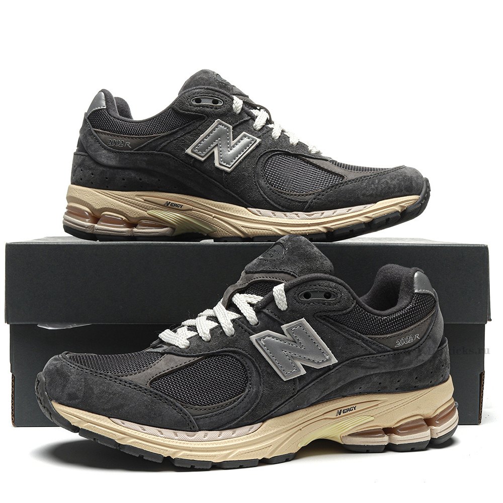 DD  New Balance 2002R Black Dark Grey