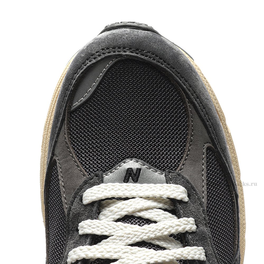 DD  New Balance 2002R Black Dark Grey