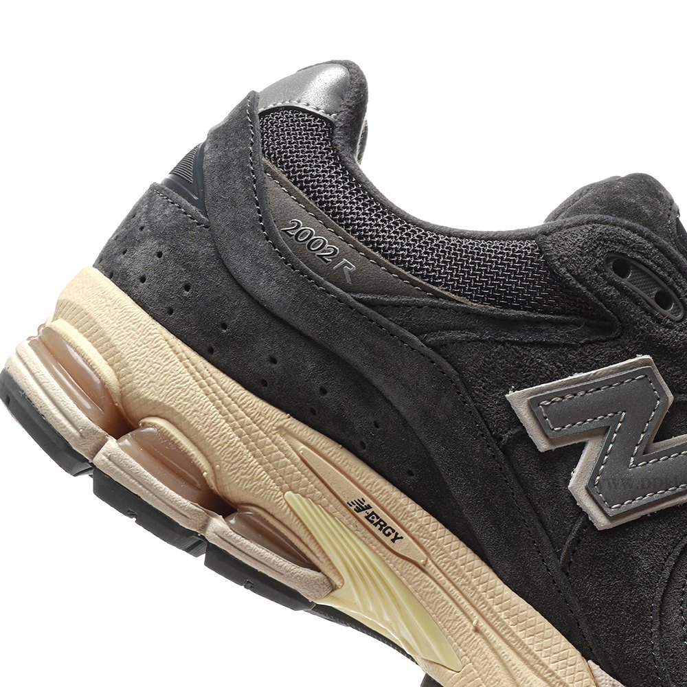 DD  New Balance 2002R Black Dark Grey